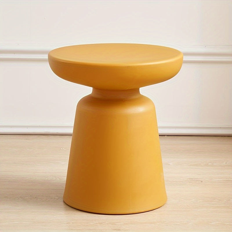 Creative Round Coffee Table for Small Apartments, Suitable for Living Rooms, Featuring a Plastic Design That Complements Corner Sofas.