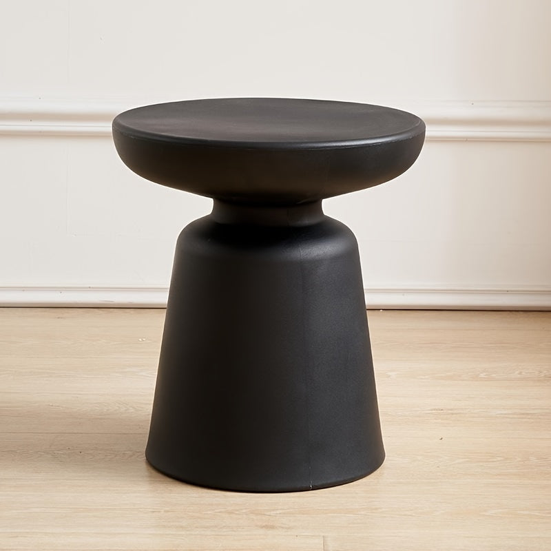 Creative Round Coffee Table for Small Apartments, Suitable for Living Rooms, Featuring a Plastic Design That Complements Corner Sofas.
